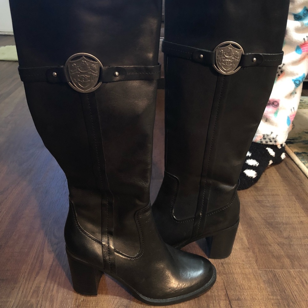 Etienne Aigner Winston Boots